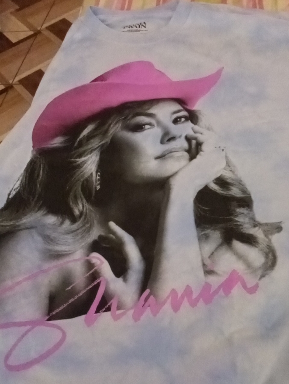 Men's  Shania Twain Unisex Graphic Tee with Pink Accent Hat